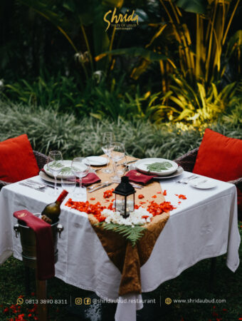 romantic dining table set up