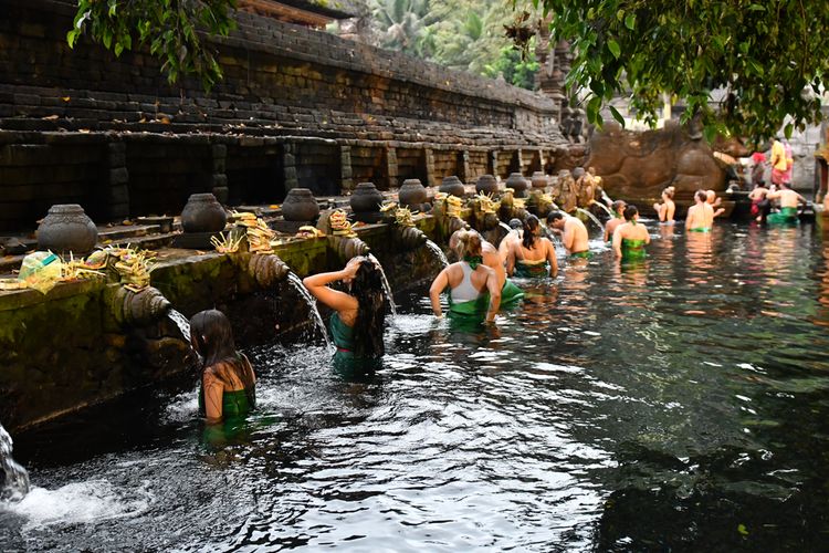 Melukat Ceremony at Tirta Empul Temple